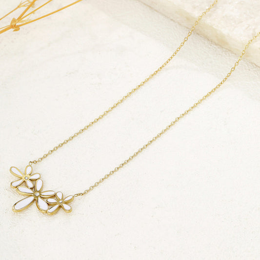 Collier chaîne triple fleurs