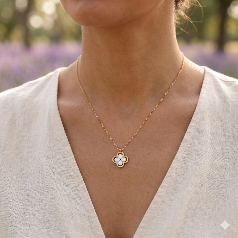 Collier fleur ajouré